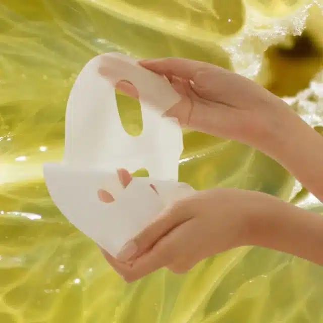 ✨ Envie d'un glow instantané ?

Le masque hydrogel Afterglow Yuja Vita C de Luvum @luvum_official est la solution parfaite pour retrouver un teint éclatant ! 🌟

💛 Vitamine C pour booster l'éclat naturel de votre peau et estomper les imperfections !

💦 Hydratation intense grâce à sa texture hydrogel, qui rafraîchit et apaise

🍋 Infusé au yuja, un agrume riche en antioxydants, pour un teint lumineux et uniforme

🧖‍♀️ Laissez votre peau rayonner de vitalité et de fraîcheur après chaque utilisation.

Prête à briller ? ✨

Look lovely every day with @ipoontina . ❤️❤️❤️

#glowingskin #koreanskincare #glowskin #koreanskincareproducts #kbeauty #glowglowing #koreancosmetics #koreanskincareroutine #kbeautyskincare #vitaminec